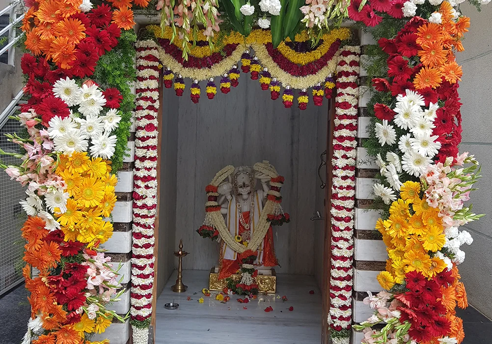 Shri Sai Baba idol decorated for Madhyana Aarti