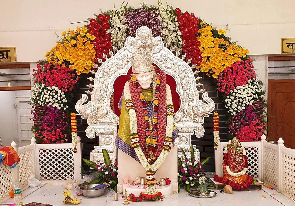 Devotees gathered at Shri Sai Baba Temple, Bellandur